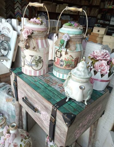 Conjunto de jarrones decorativos de estilo vintage