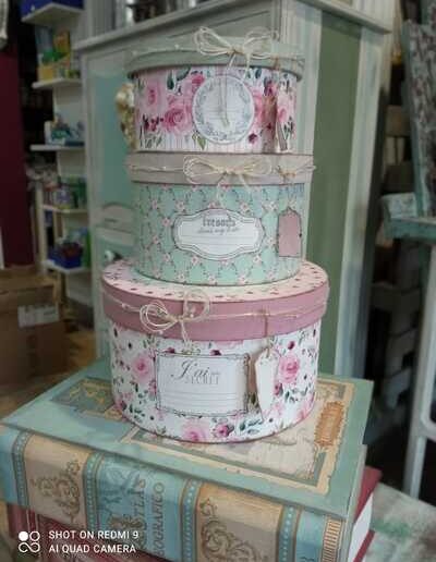 Cajas decoradas con papel pintado estilo vintage