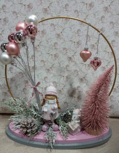 Manualidad navideña decorativa y bolas de navidad