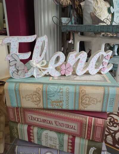 Nombre hecho en madera de estilo vintage