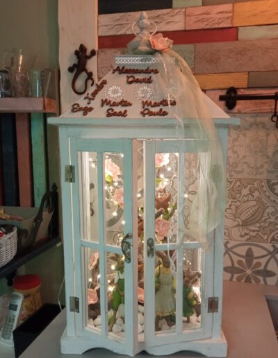 Lámpara decorativa hecha en madera